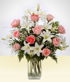 Casamentos - De Amizade: Vaso de Lrios Brancos e Rosas Cor-de-Rosa