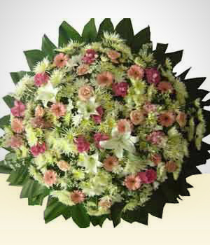 Coroa de Flores Fnebre com Crisntemos, Grberas, Lrios e Rosas